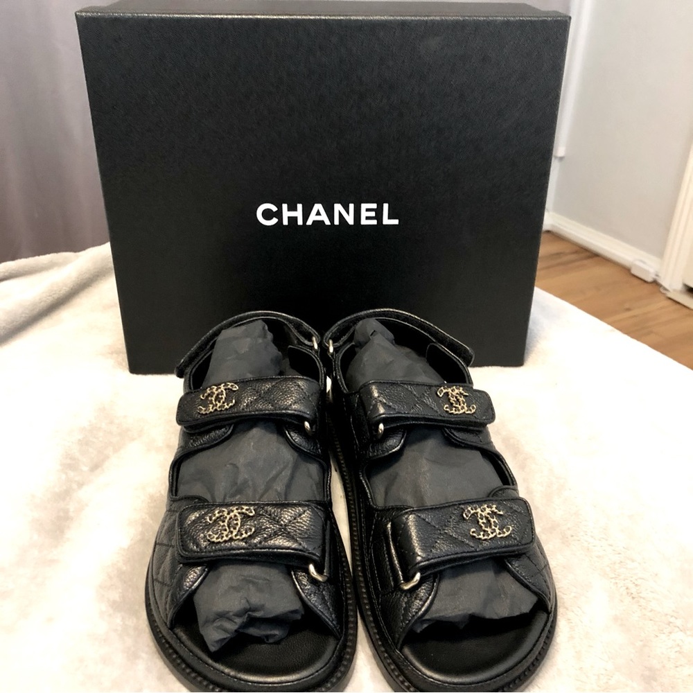 AUTHENTIC NWT Chanel Grained Calfskin Velcro Dad Sandals Size 37 (US 7) in Black